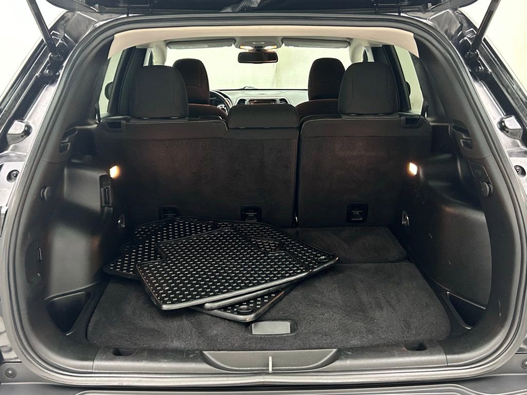 Used 2017 Jeep Cherokee Altitude image 9