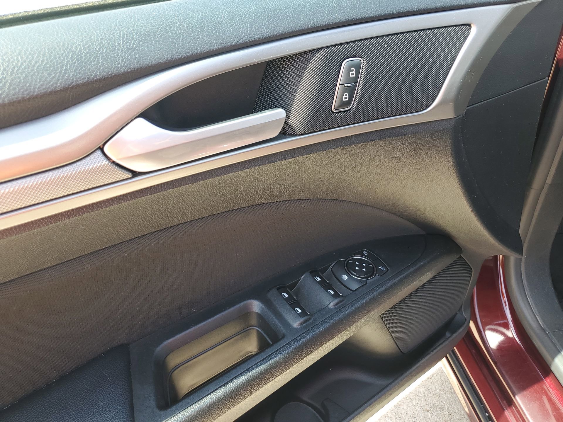 Used 2018 Ford Fusion SE w/ Fusion SE Technology Package FWD image 29