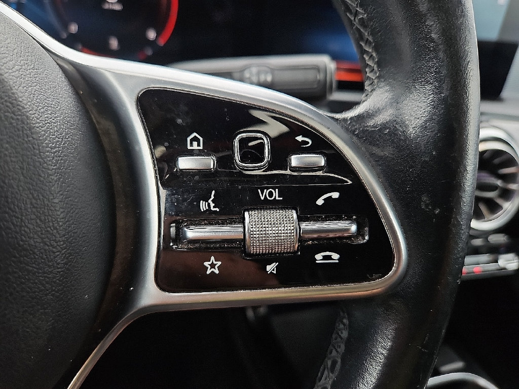 Used 2022 Mercedes-Benz CLA 250 image 28