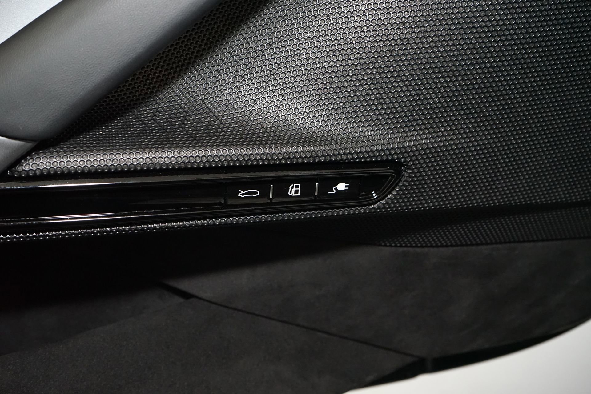 Used 2025 Ferrari SF90 Spider AWD/4WD image 22