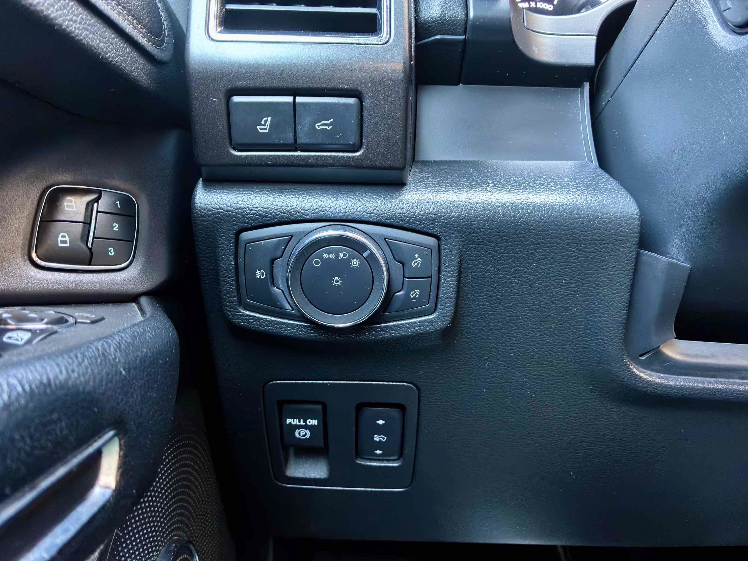 Used 2019 Ford Expedition Limited w/ Equipment Group 301A AWD/4WD image 26