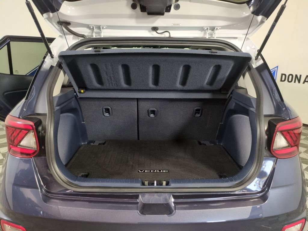 Used 2021 Hyundai Venue FWD image 24