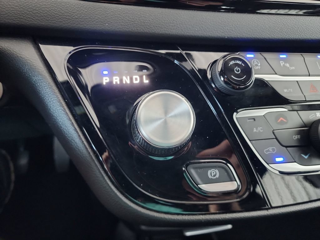 Used 2025 Chrysler Pacifica Select FWD image 29