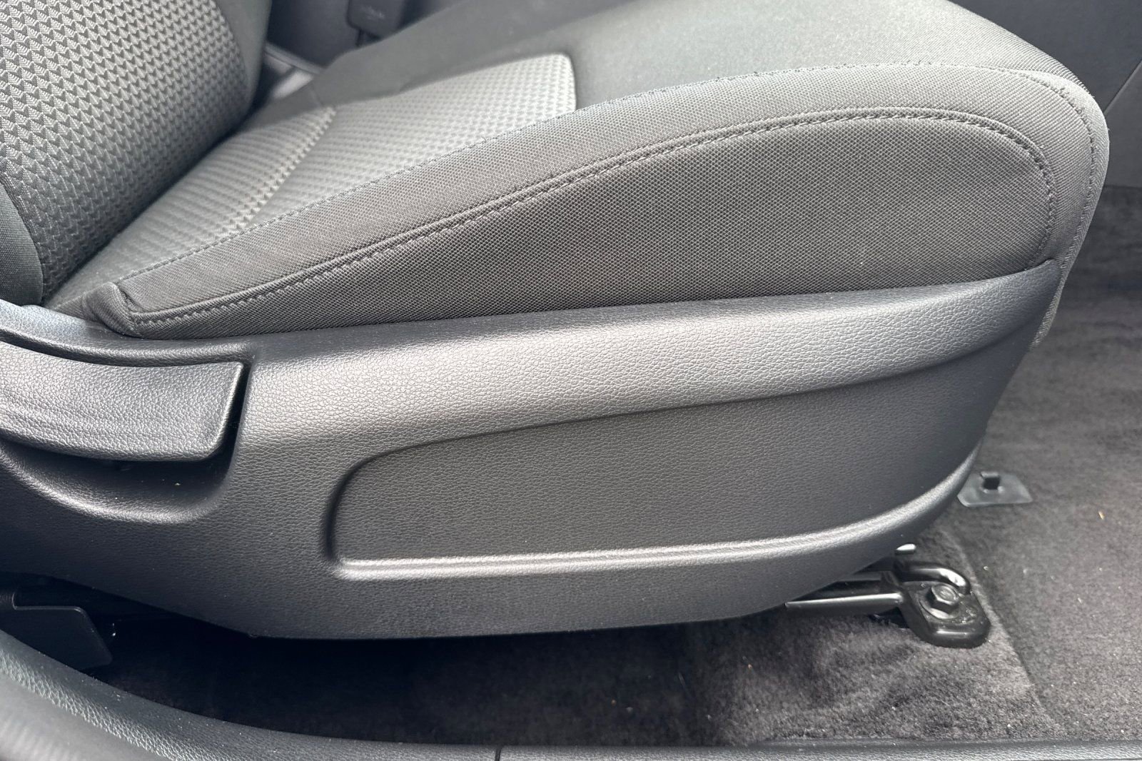 Certified 2025 Kia Sportage LX image 24