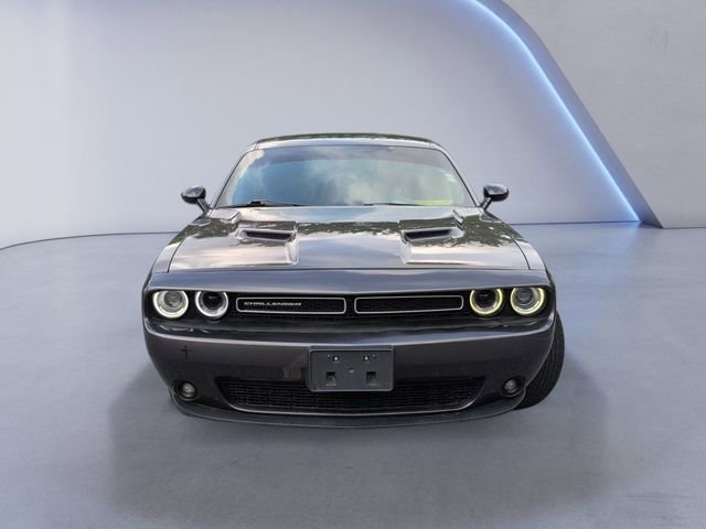 Used 2022 Dodge Challenger SXT w/ Driver Convenience Group RWD image 12