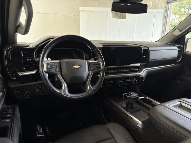 Used 2022 Chevrolet Silverado 1500 LTZ w/ LTZ Premium Package AWD/4WD image 18