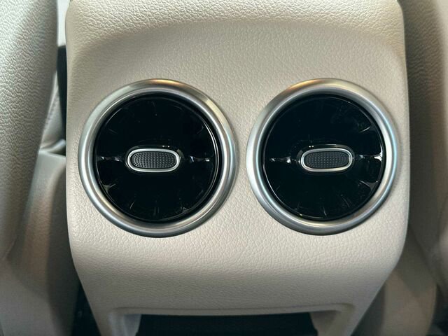 Used 2025 Mercedes-Benz GLA 250 image 16