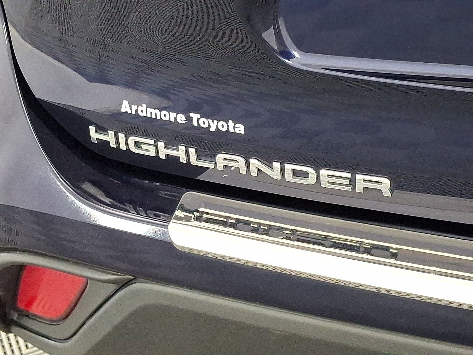 Used 2022 Toyota Highlander LE AWD/4WD image 15