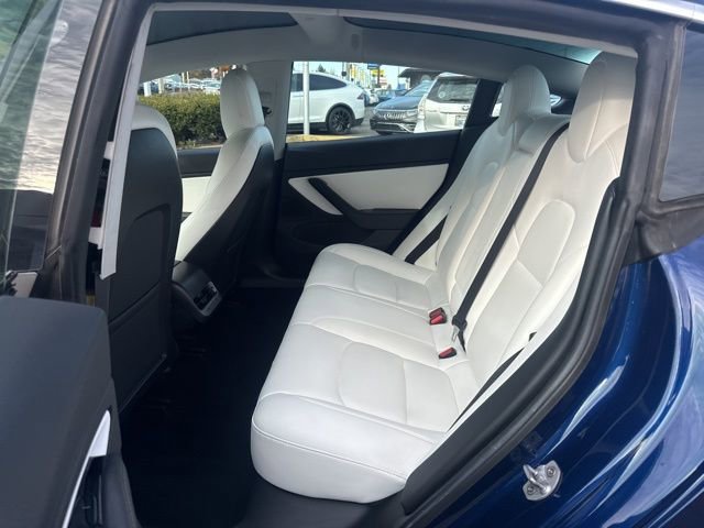 Used 2019 Tesla Model 3 Standard Range image 17
