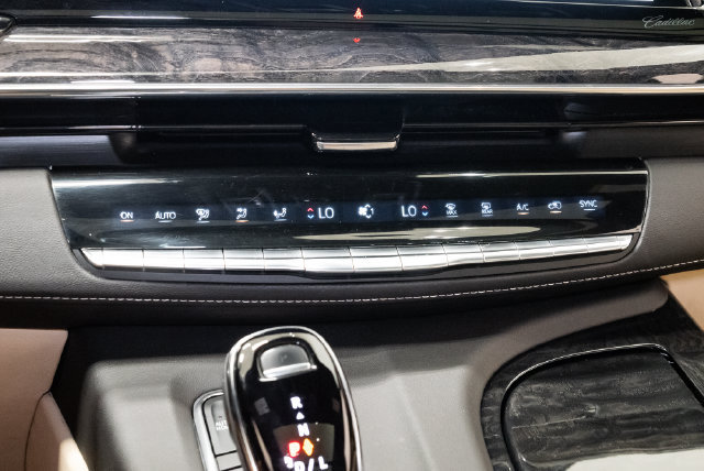 Used 2023 Cadillac Escalade Premium Luxury AWD/4WD image 18