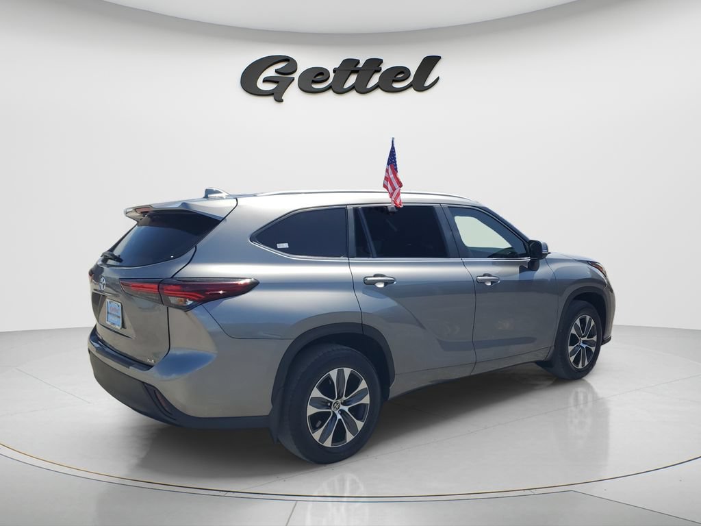 Used 2025 Toyota Highlander XLE FWD image 5