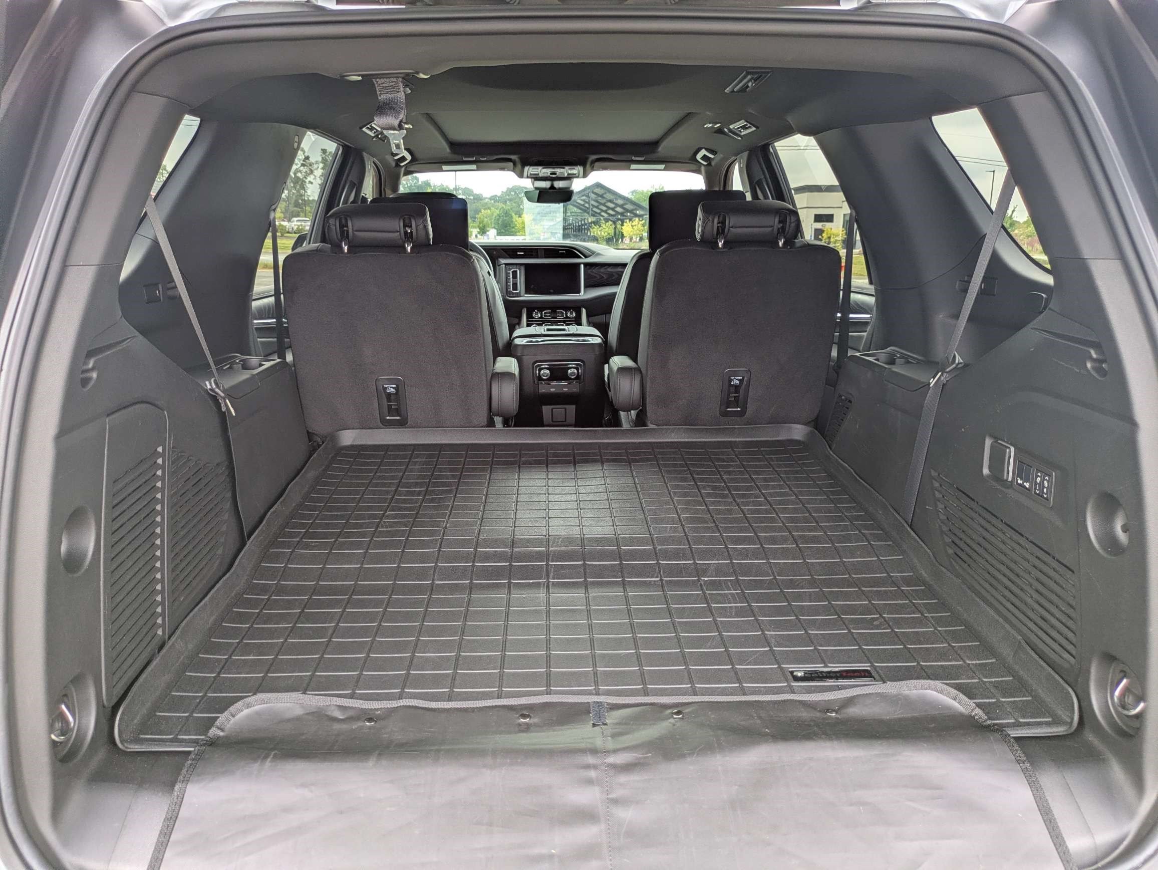 Used 2024 GMC Yukon Denali w/ Advanced Technology Package AWD/4WD image 18