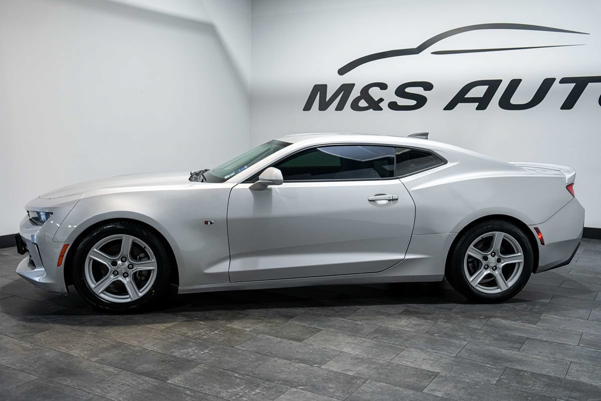 Used 2016 Chevrolet Camaro LT RWD image 3