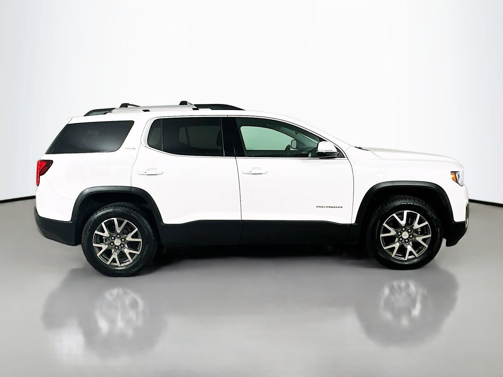 Used 2021 GMC Acadia SLE w/ Driver Convenience Package FWD image 4