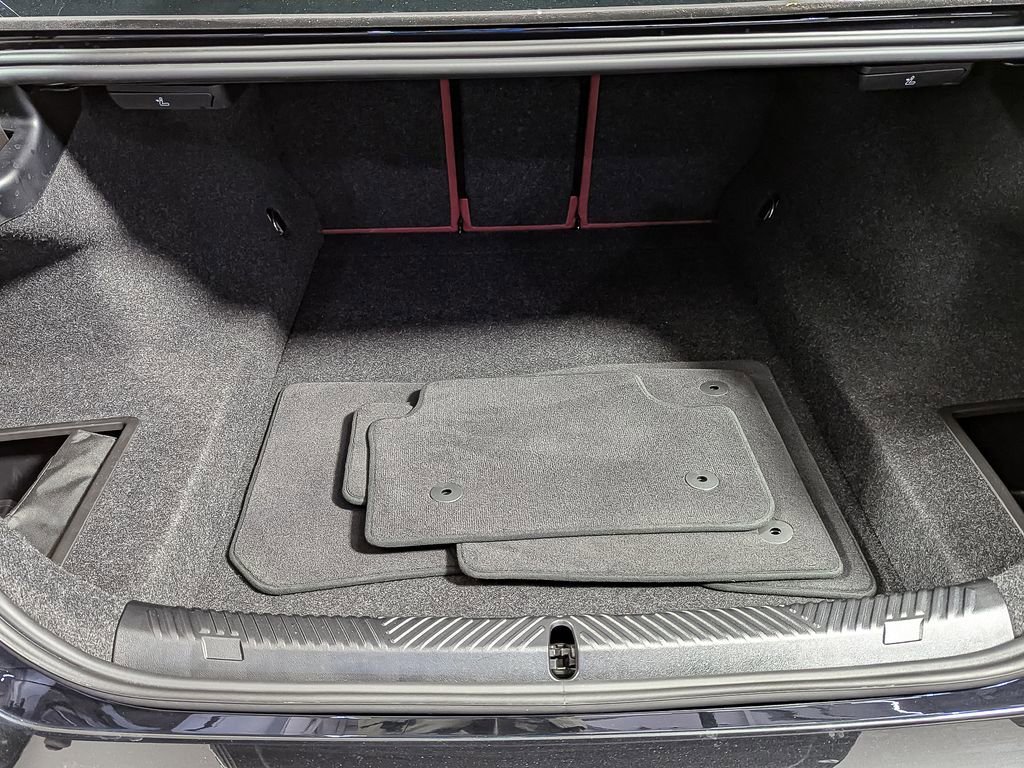 Used 2025 BMW 530i xDrive w/ Premium Package image 46