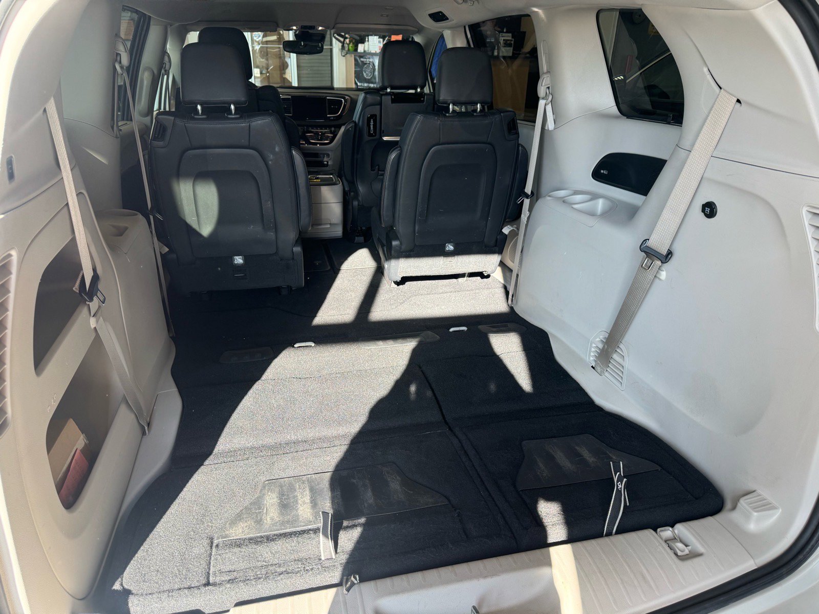 Used 2019 Chrysler Pacifica Touring-L Plus w/ Advanced Safetytec Group FWD image 10
