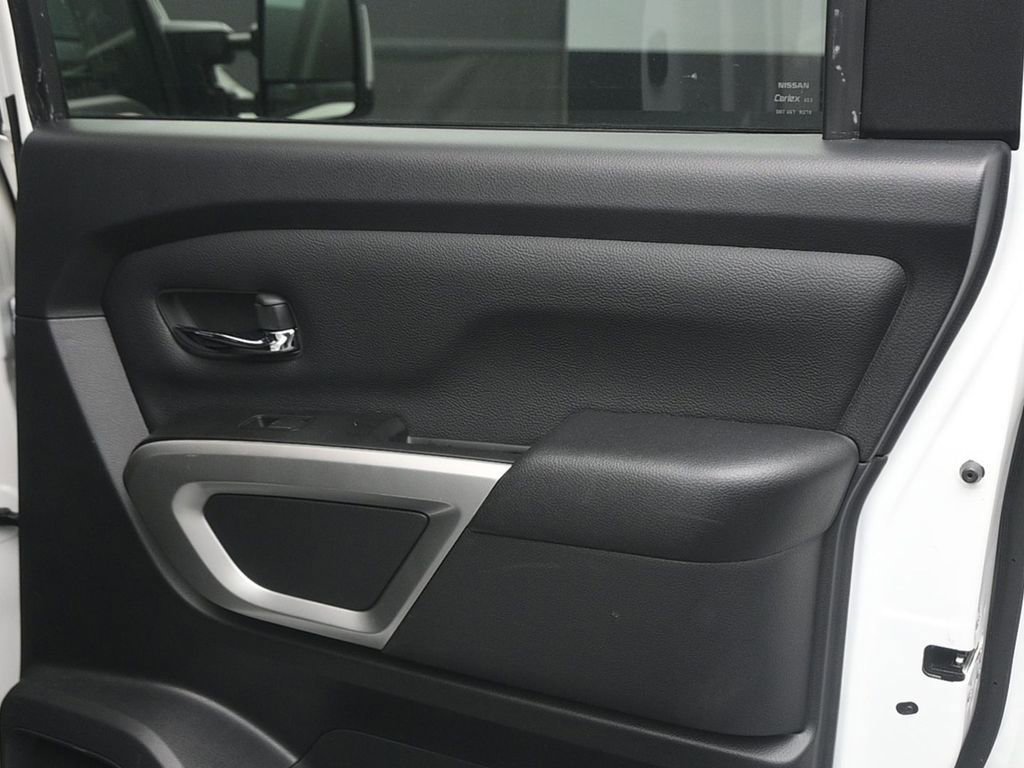 Used 2024 Nissan Titan SV w/ SV Convenience Package image 16