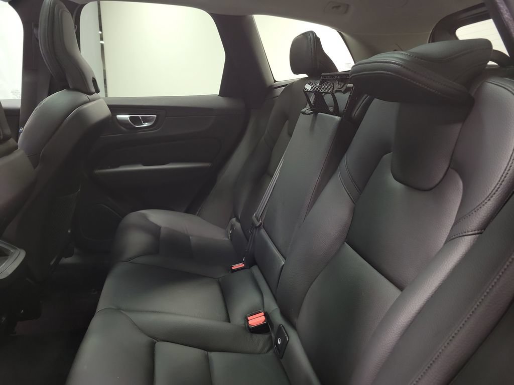 Used 2023 Volvo XC60 B5 Plus AWD/4WD image 27