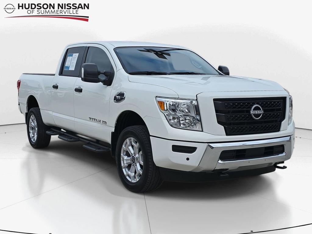Used 2024 Nissan Titan SV w/ SV Convenience Package image 1