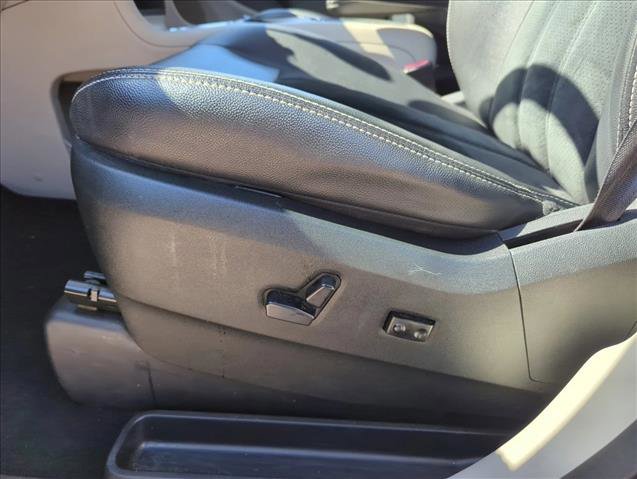 Used 2017 Dodge Grand Caravan SXT FWD image 10