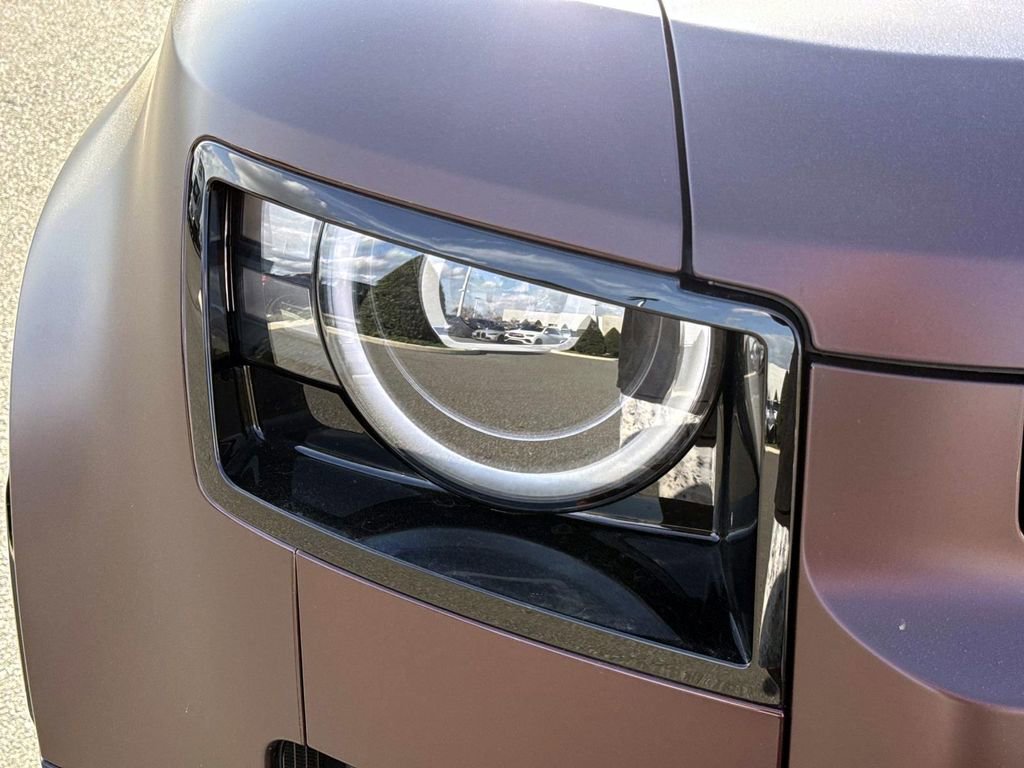 New 2026 Land Rover Defender 130 X-Dynamic SE image 8