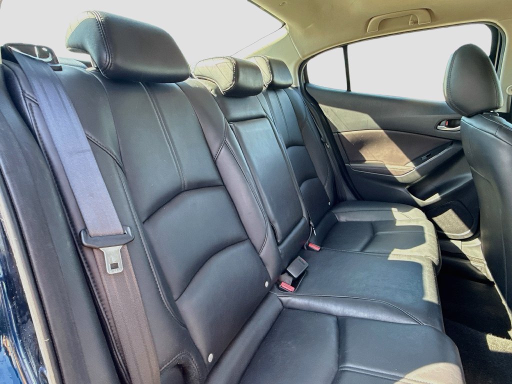Used 2018 MAZDA MAZDA3 Touring FWD image 35