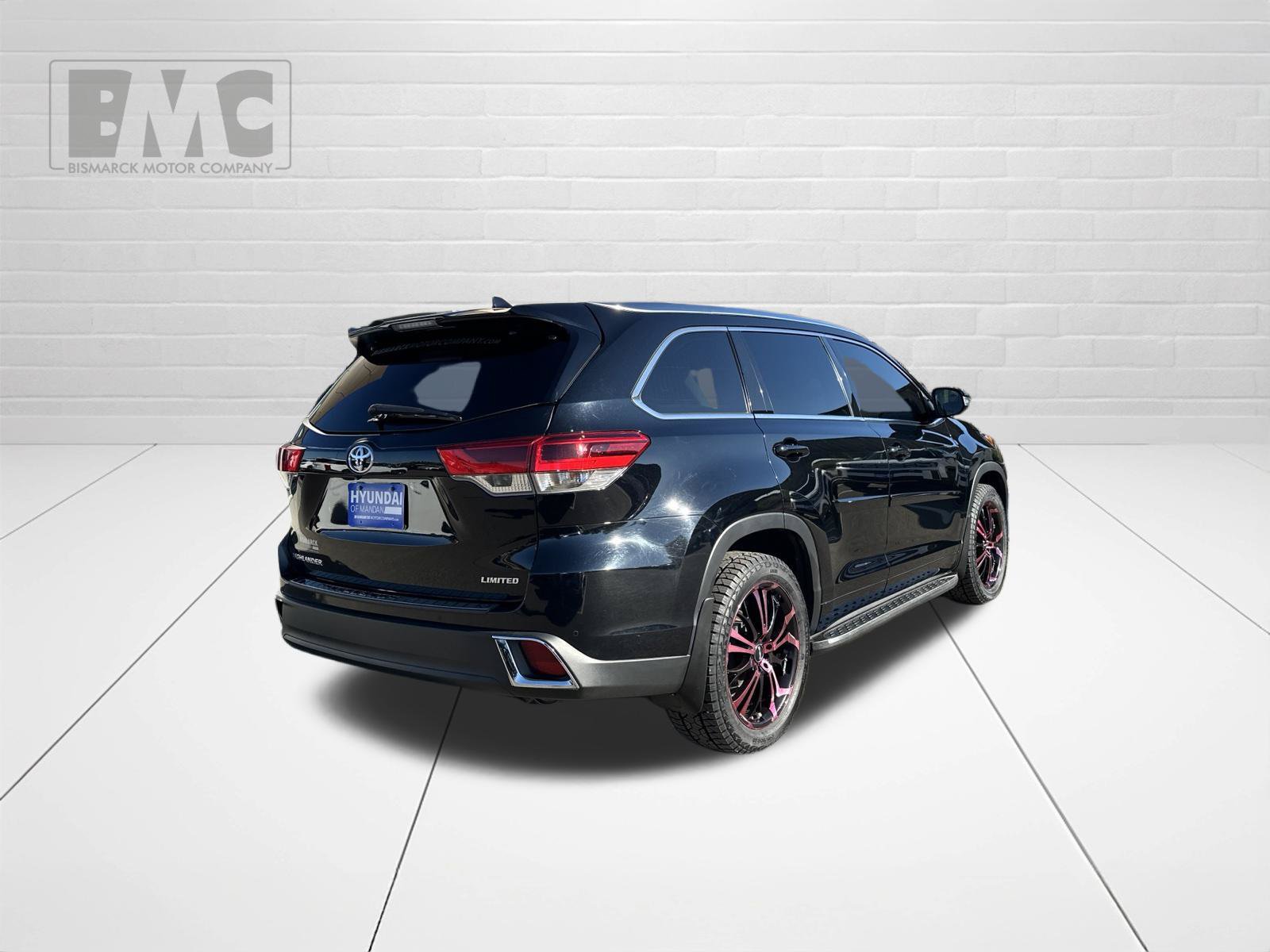 Used 2017 Toyota Highlander Limited Platinum FWD image 3