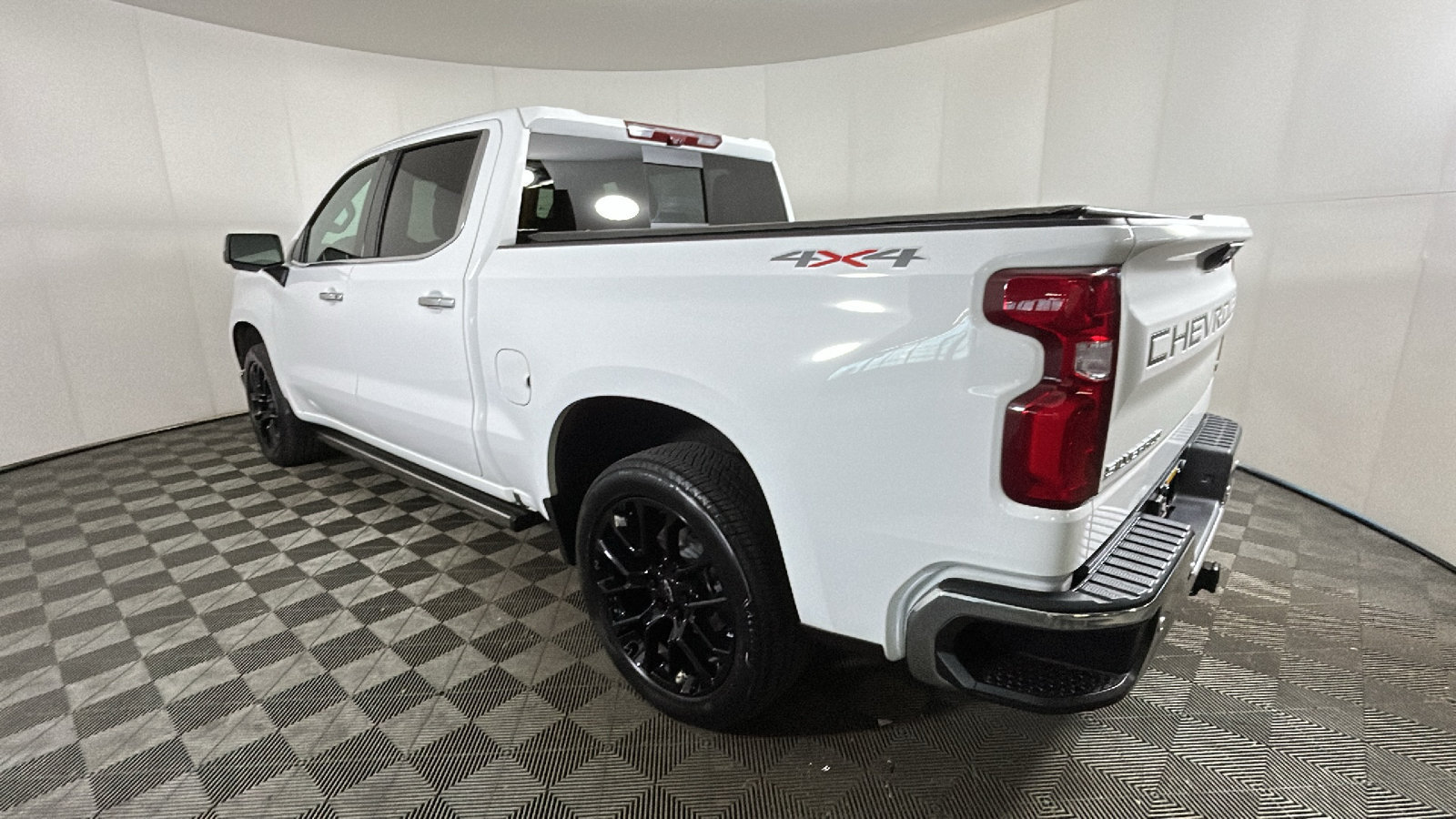 Used 2025 Chevrolet Silverado 1500 LTZ w/ LTZ Premium Package AWD/4WD image 5
