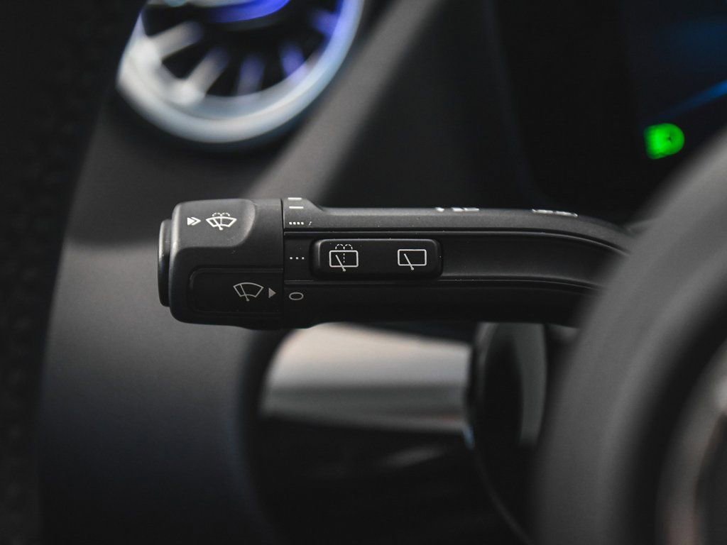 Used 2024 Mercedes-Benz GLA 35 AMG 4MATIC image 35