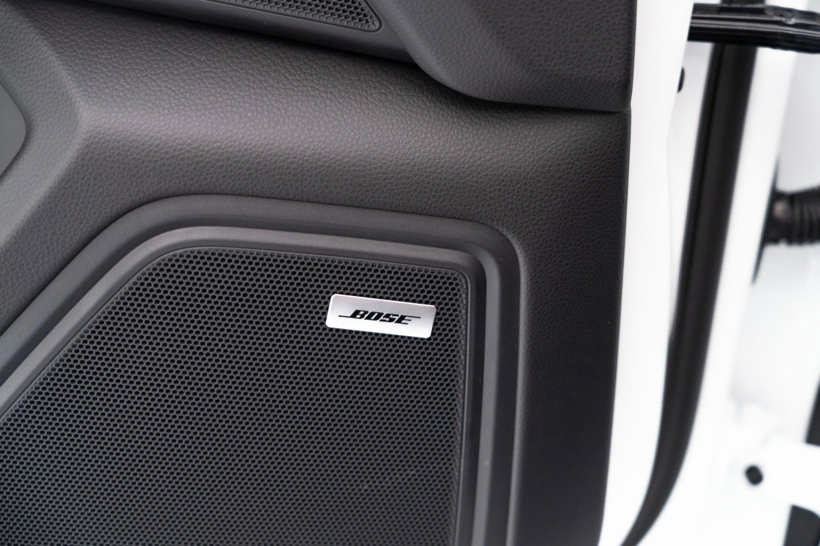 New 2026 Porsche Macan image 23