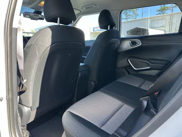 Used 2025 Kia Soul LX w/ LX Technology Package FWD image 14