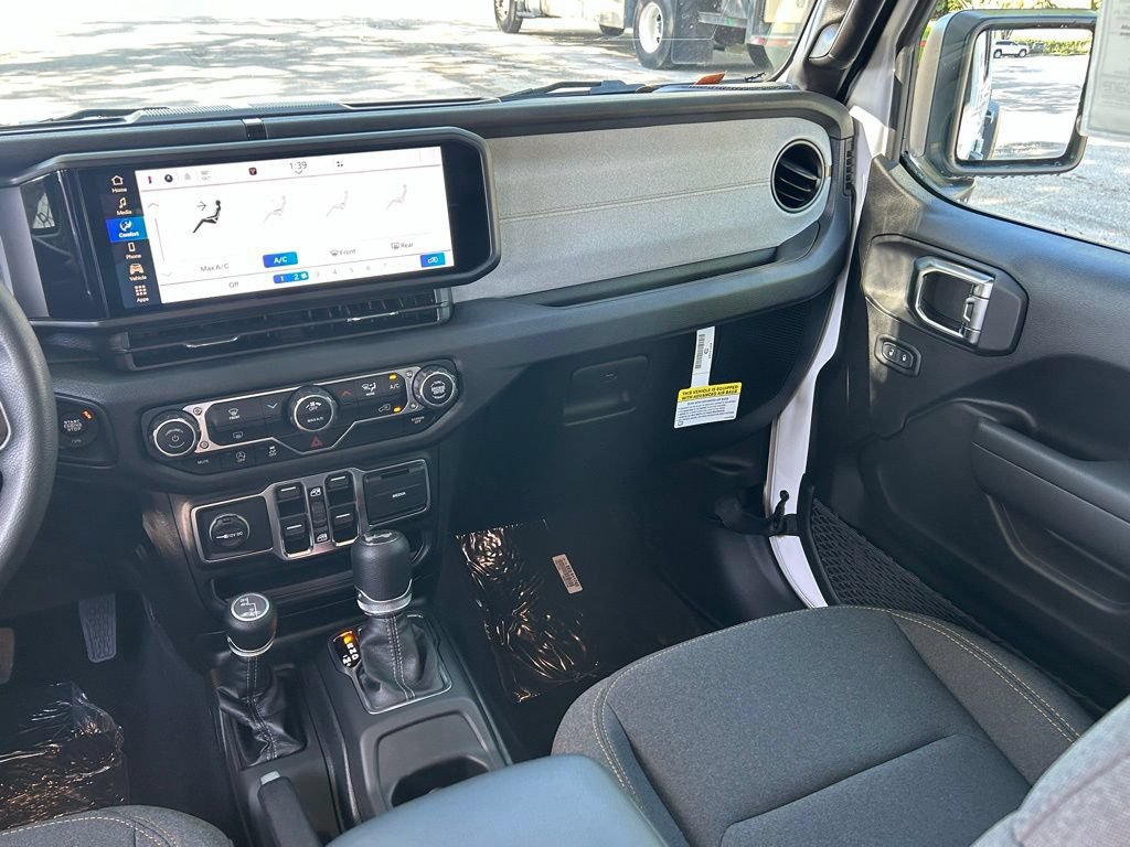 Used 2025 Jeep Wrangler Unlimited Sport AWD/4WD image 11