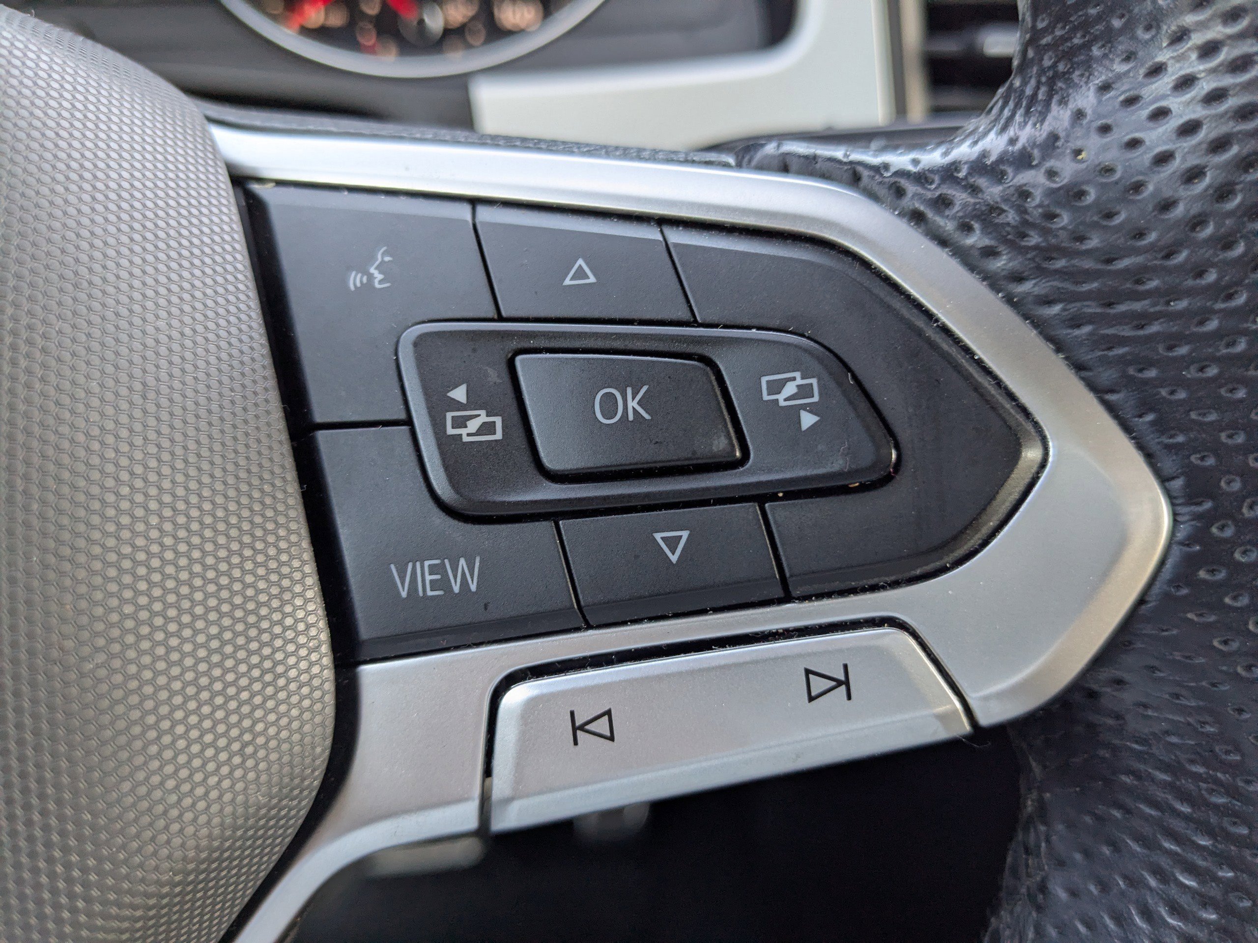 Used 2021 Volkswagen Atlas Cross Sport SE image 27