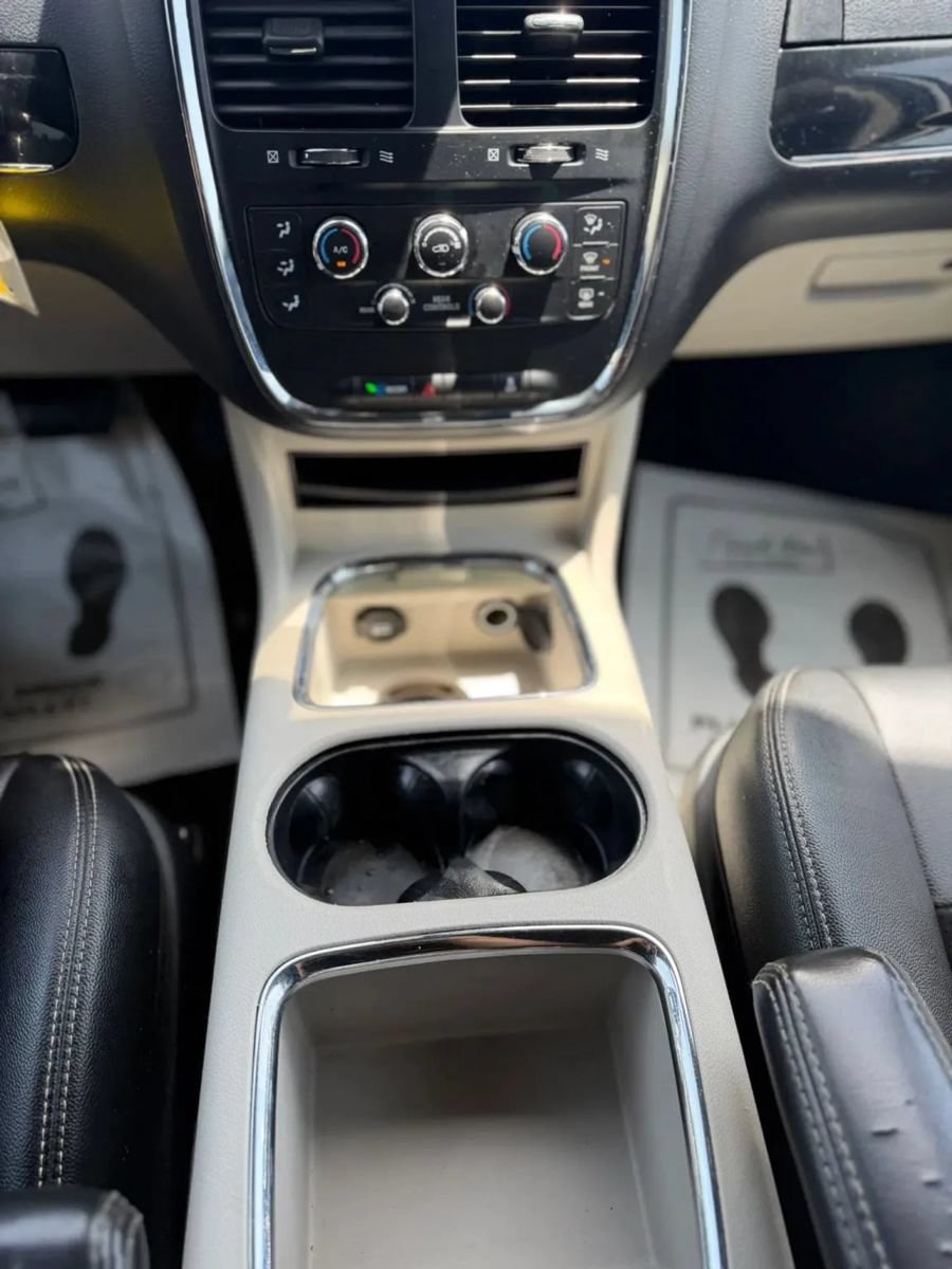 Used 2020 Dodge Grand Caravan SXT FWD image 16