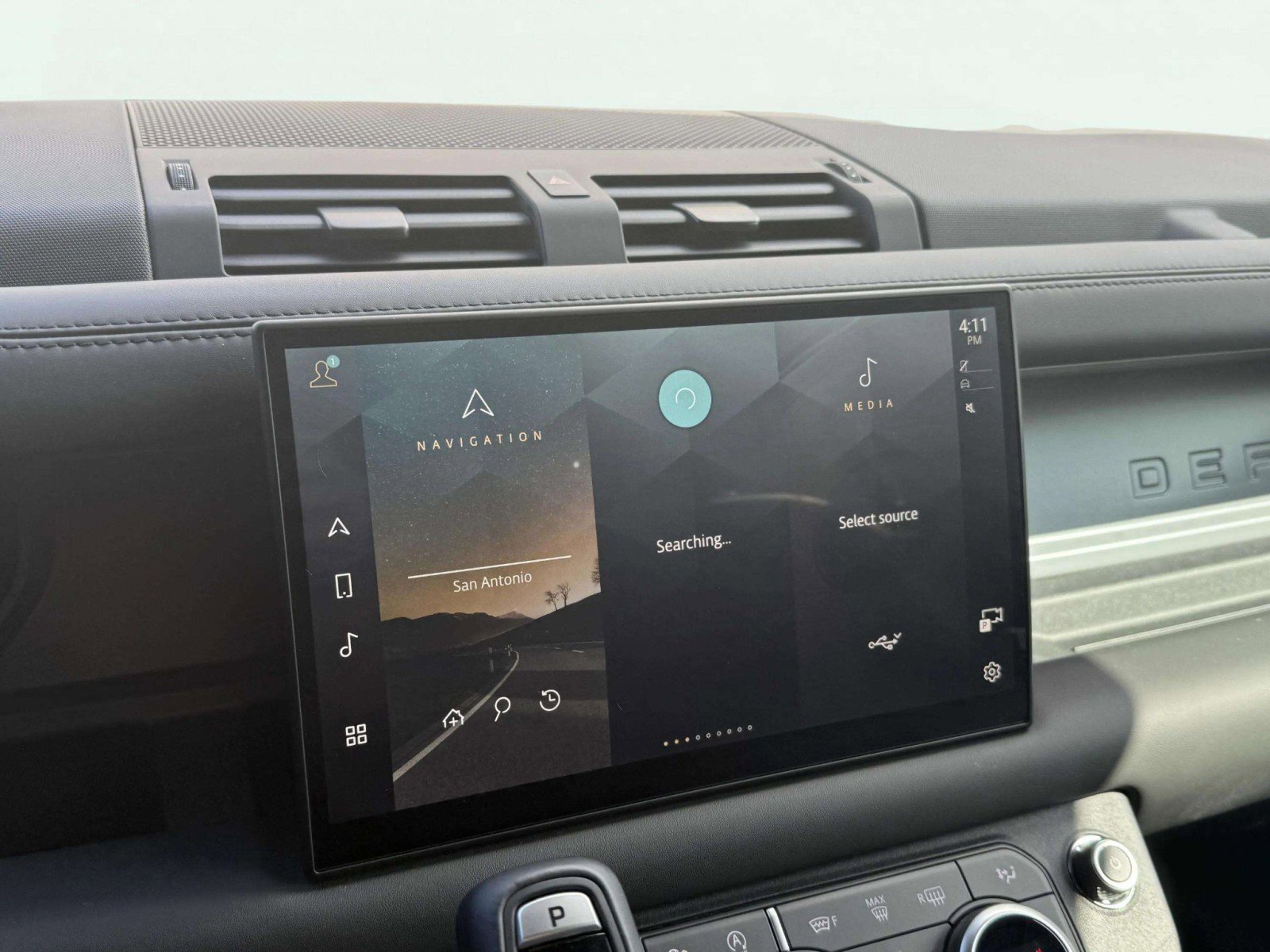 Used 2025 Land Rover Defender 110 V8 image 12