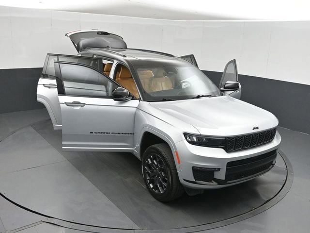Used 2023 Jeep Grand Cherokee L Summit AWD/4WD image 54
