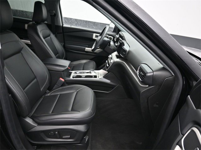 Used 2022 Ford Explorer XLT w/ Equipment Group 202A image 10