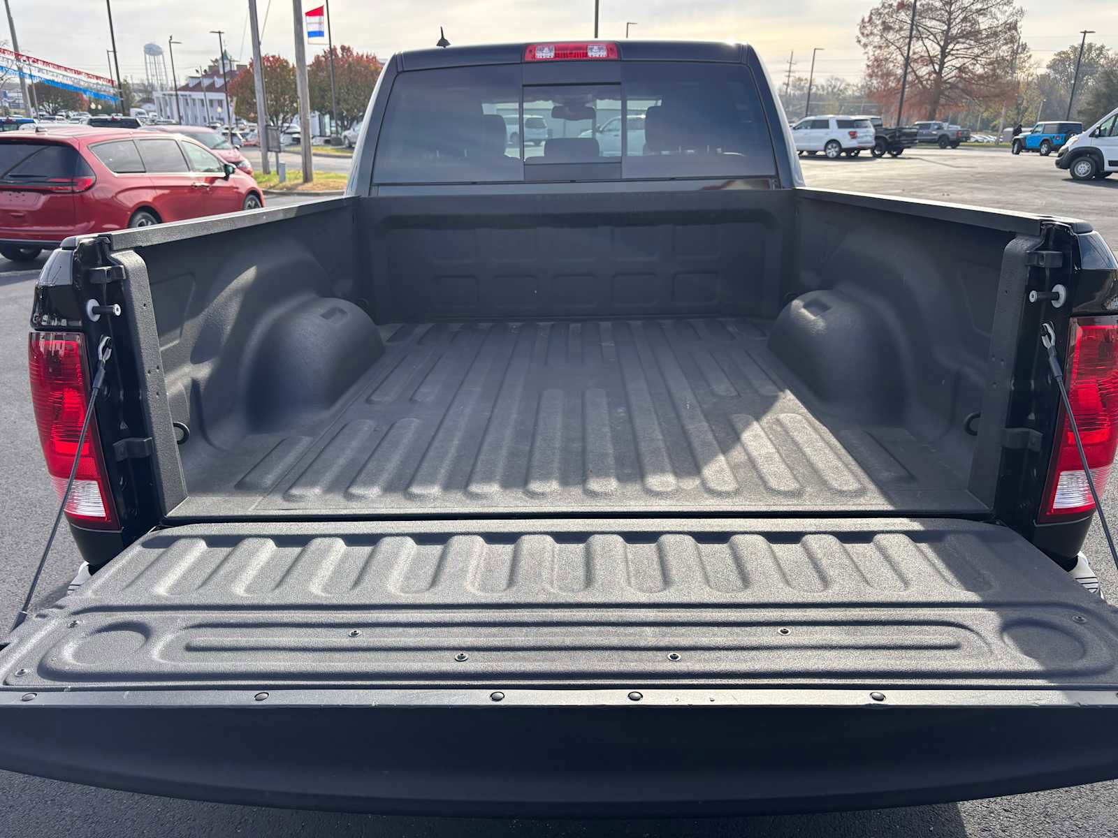 Used 2020 RAM 1500 Classic SLT w/ Luxury Group image 10