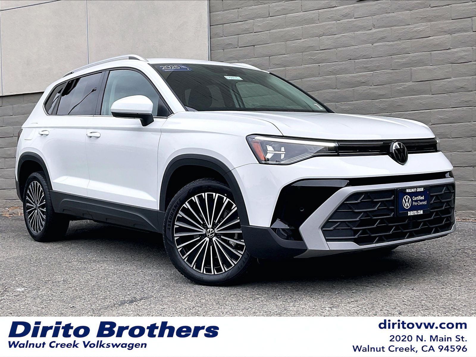 Certified 2025 Volkswagen Taos SE FWD image 1