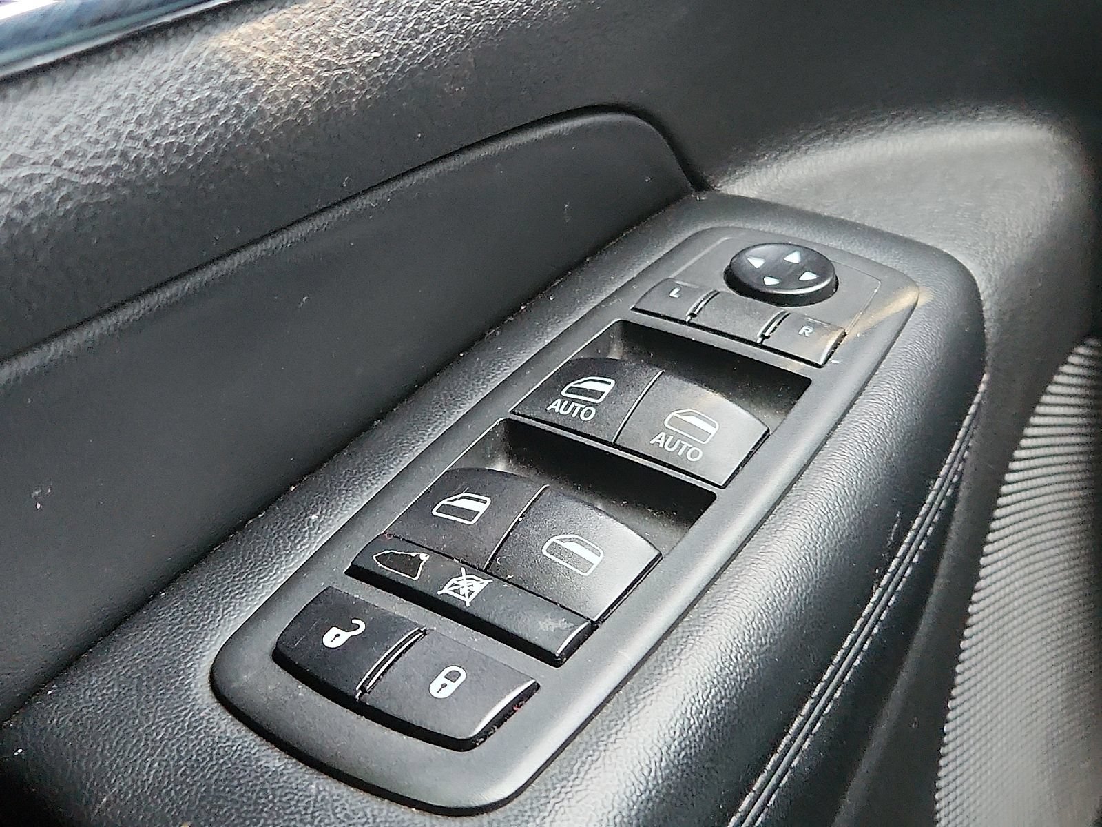 Used 2020 Jeep Grand Cherokee Limited w/ Luxury Group II AWD/4WD image 15