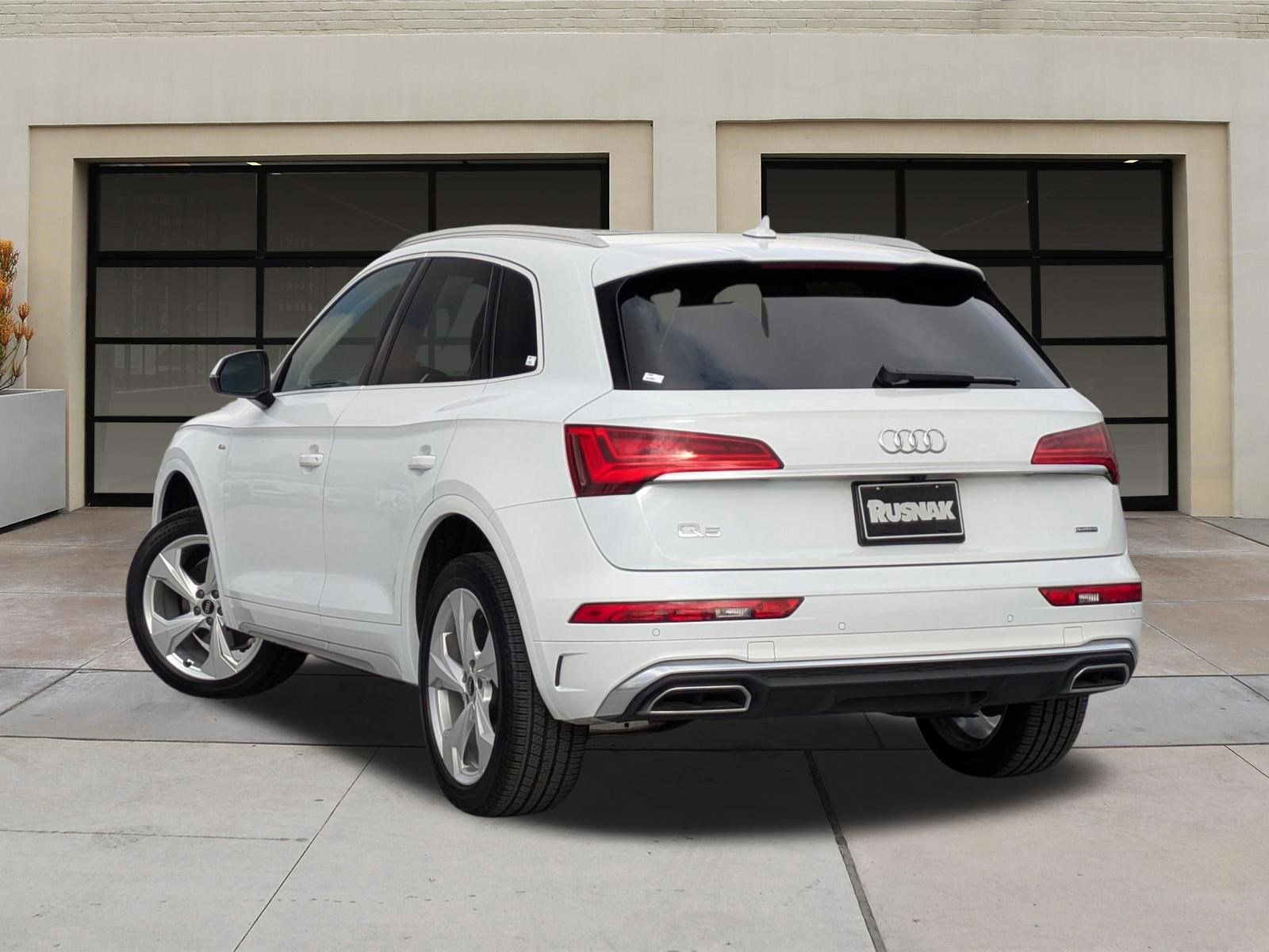 Used 2023 Audi Q5 2.0T Premium Plus w/ Premium Plus Package image 2