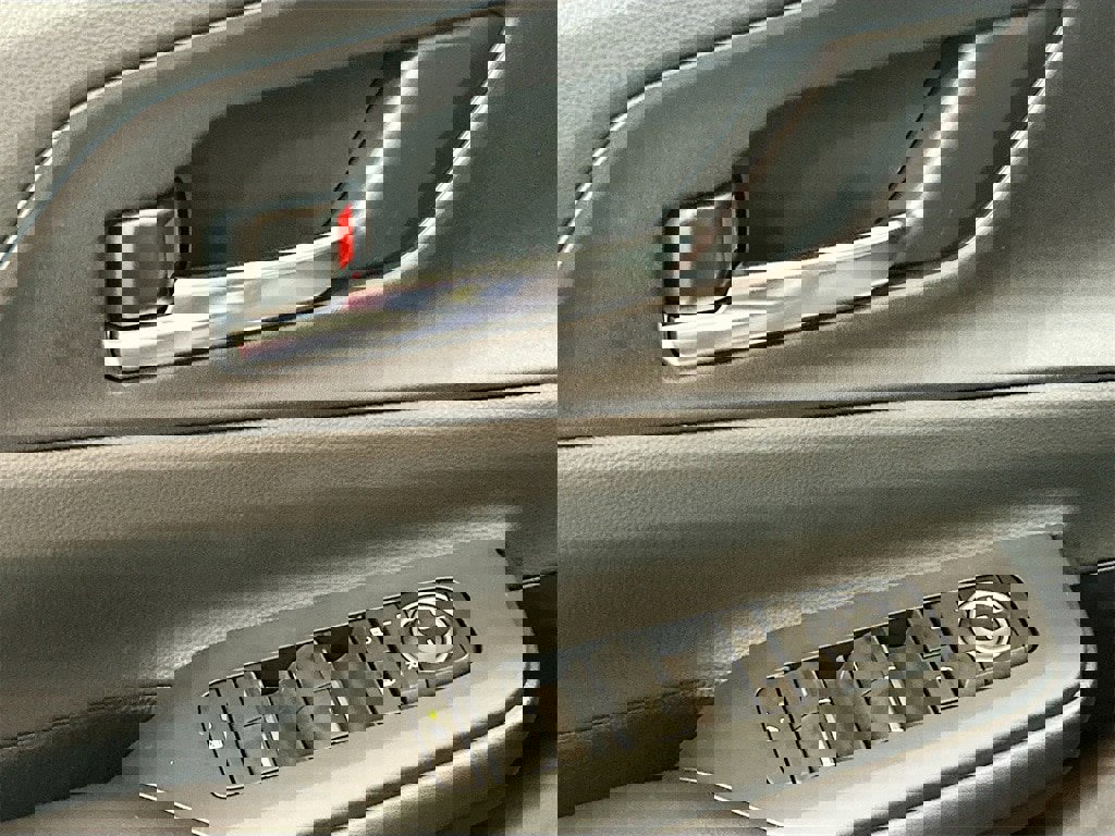 New 2026 Toyota Prius Plug-In Hybrid image 15