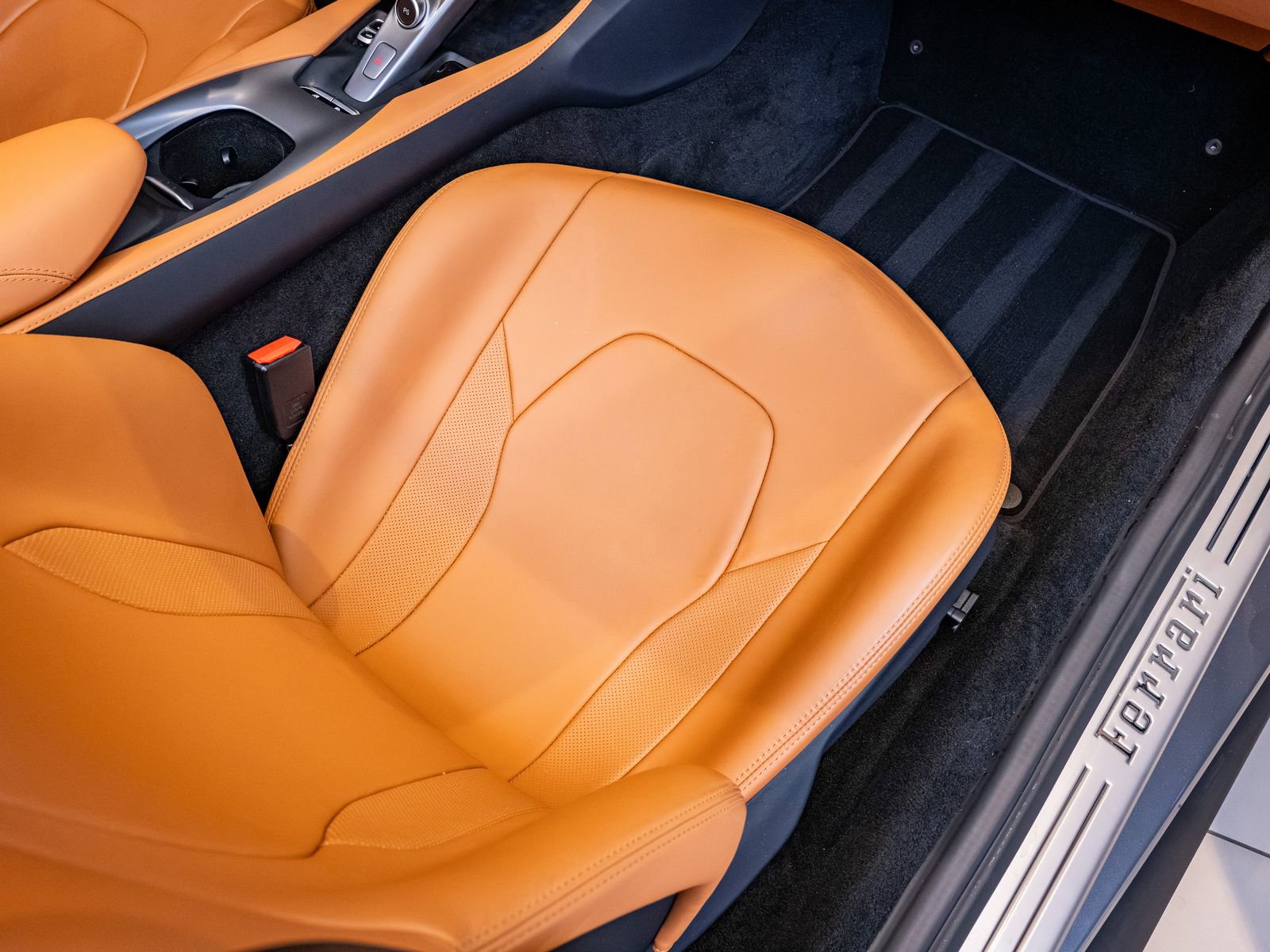 Used 2019 Ferrari Portofino RWD image 20