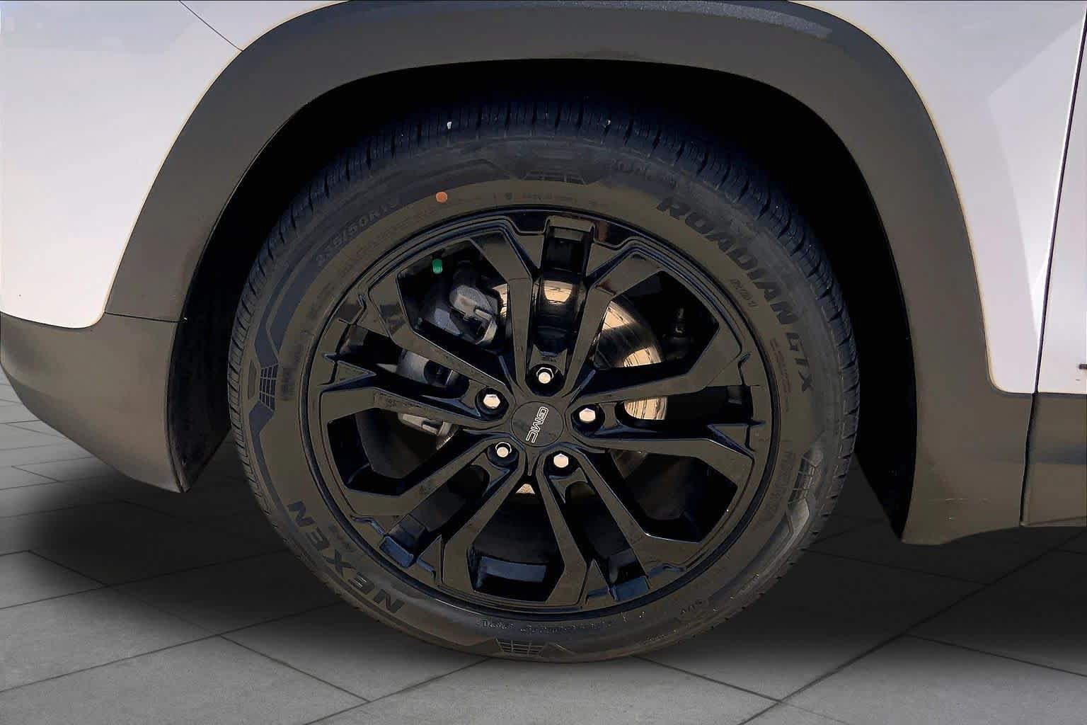 Used 2021 GMC Terrain SLT w/ Elevation Edition FWD image 11