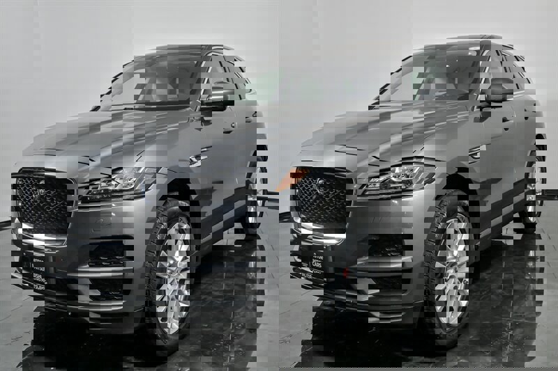 Used 2017 Jaguar F-PACE Prestige image 5