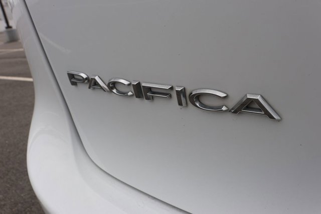 Used 2024 Chrysler Pacifica Select image 7
