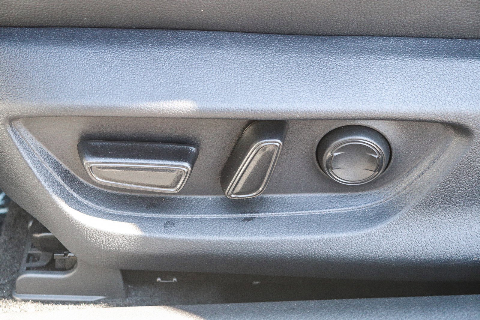 Used 2026 Toyota Camry Hybrid w/ Multimedia Upgrade Package image 26