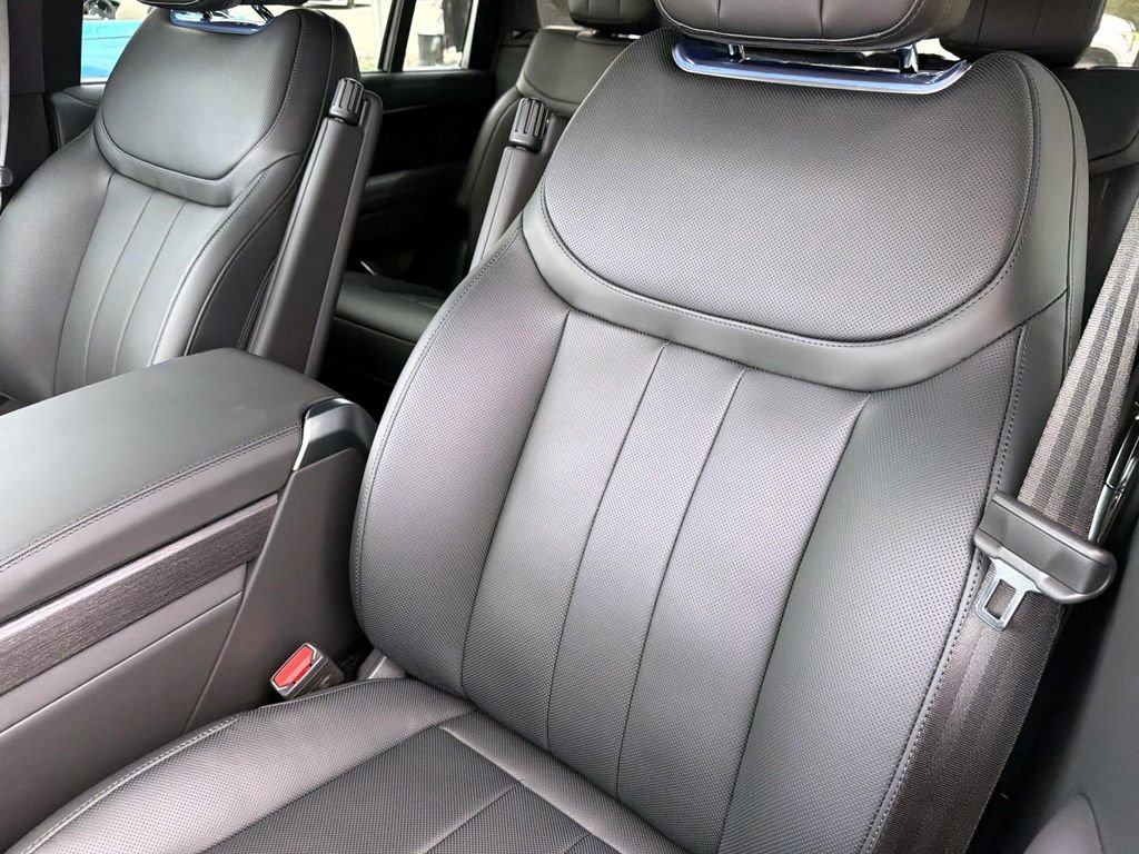 New 2026 Land Rover Range Rover Long Wheelbase SE AWD/4WD image 19