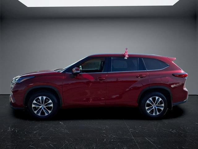 Used 2022 Toyota Highlander XLE AWD/4WD image 7