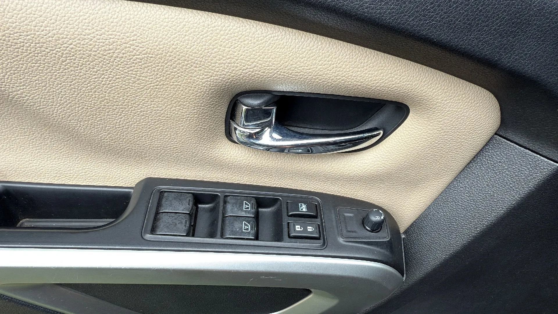 Used 2016 Nissan Titan SV RWD image 43
